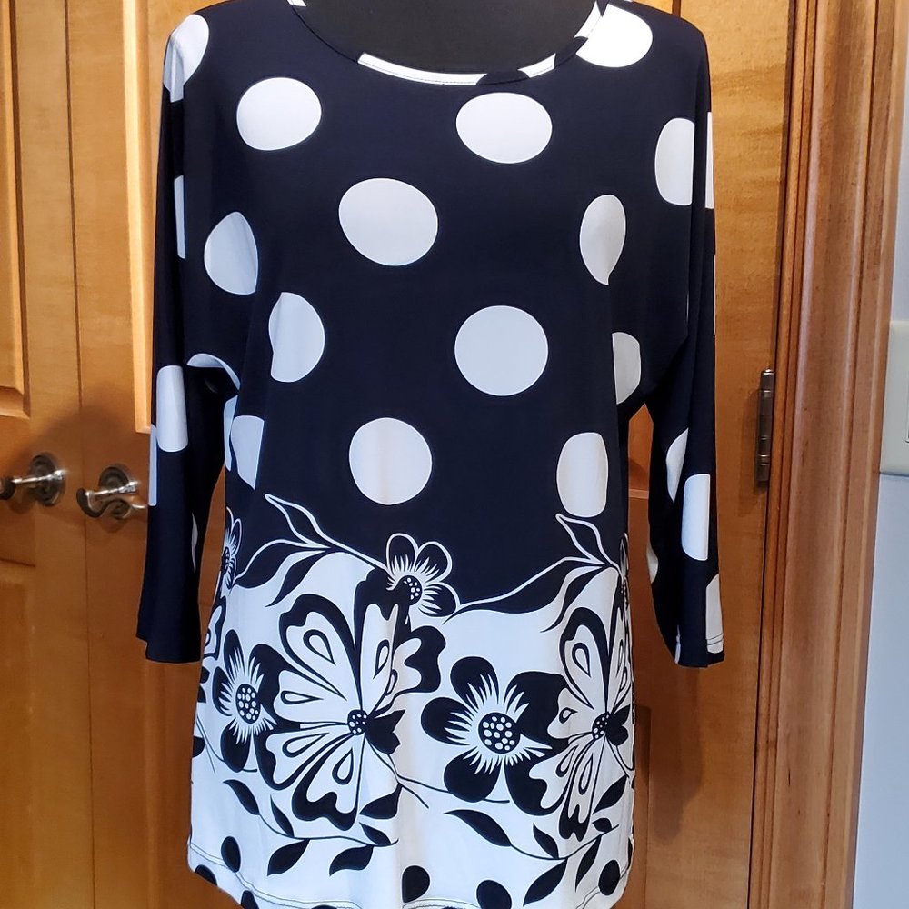 NWT Bali pullover top